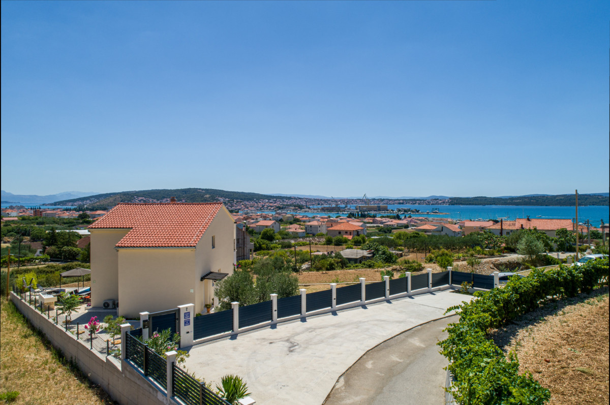 Villa West