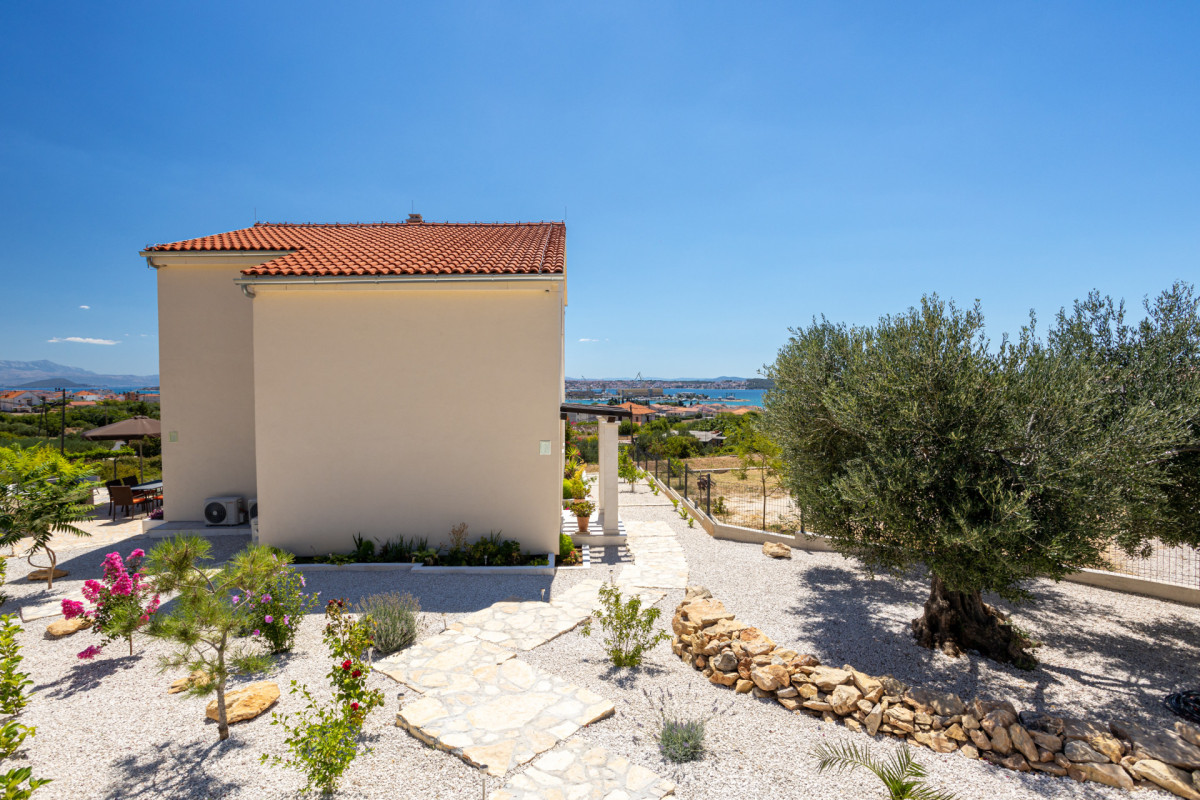 Villa West