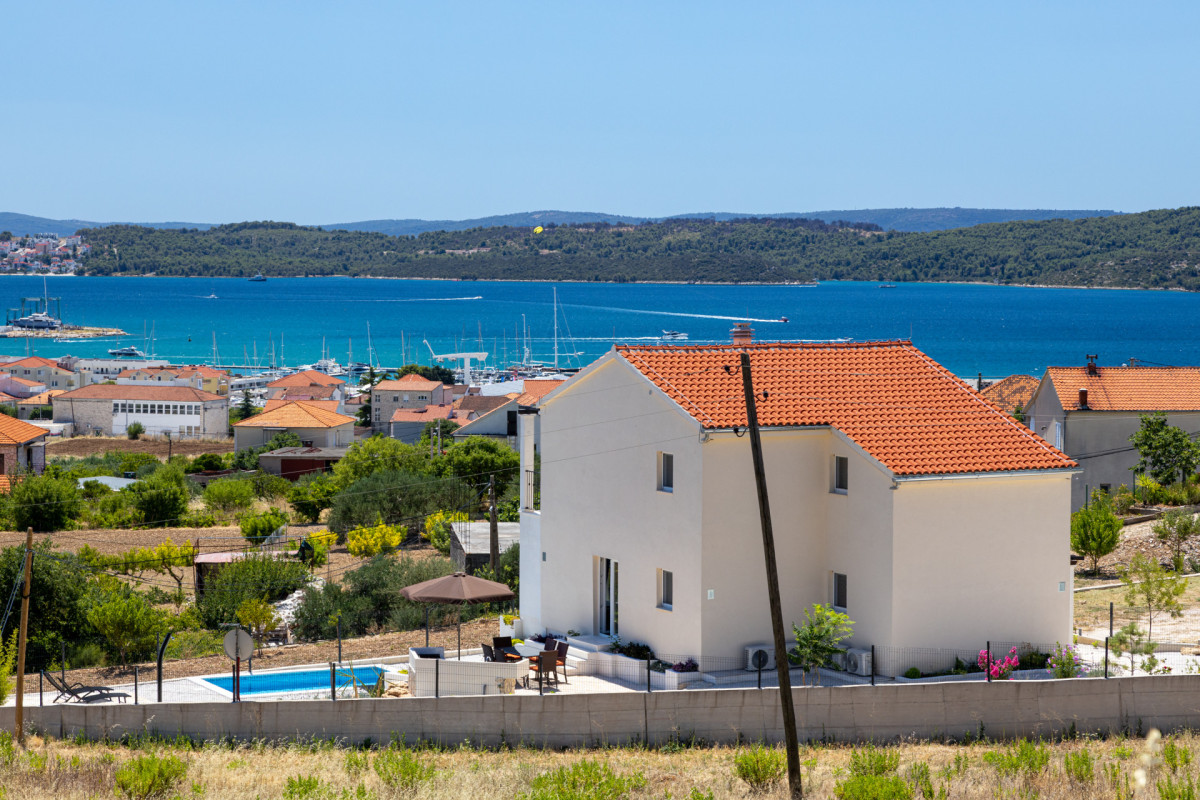 Villa West