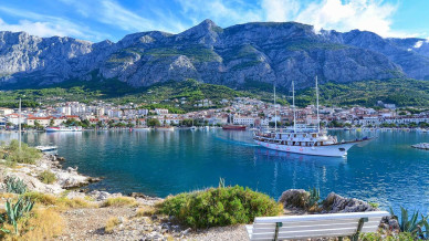 Villa mit einem Tennisplatz in Makarska Riviera