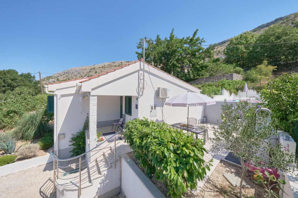 Villa Rose by ST