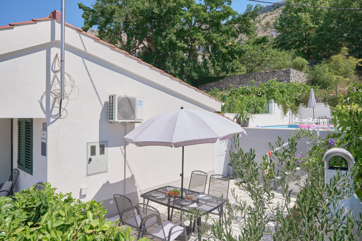 Villa Rose by ST