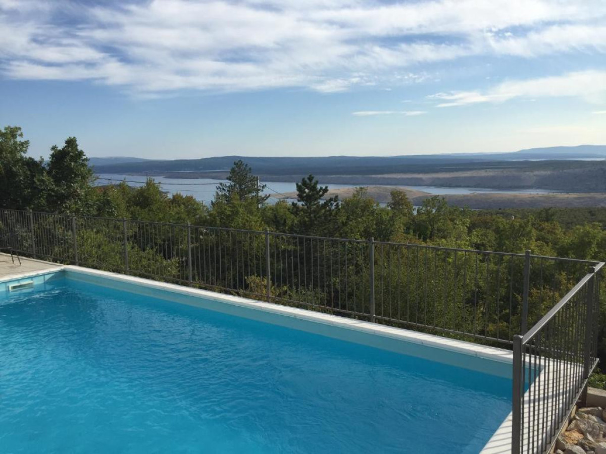 Villa Aqua