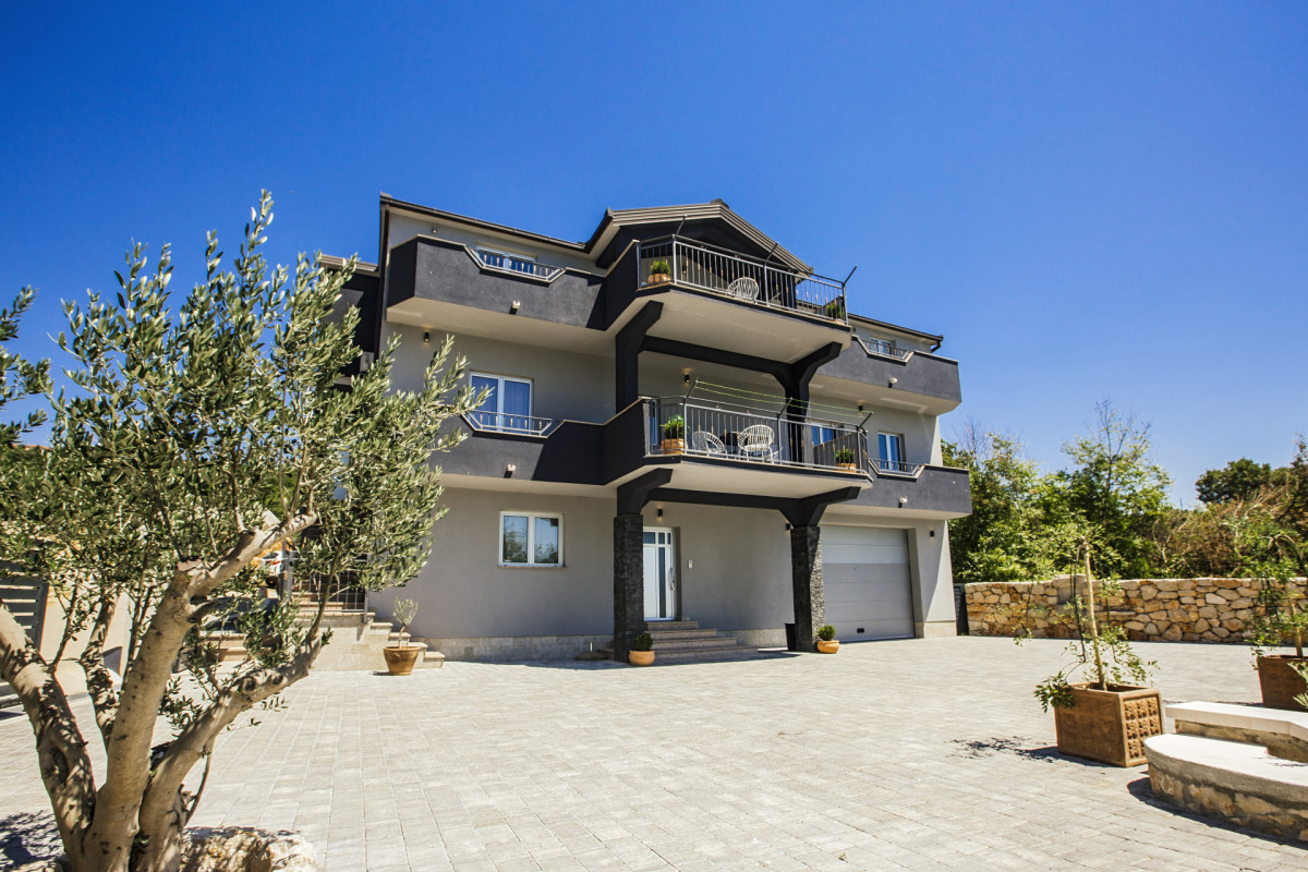 Villa G