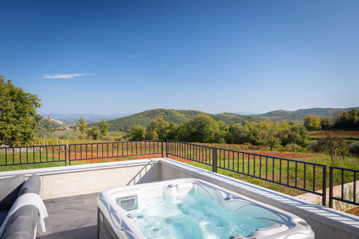 Villa Cypress Hill