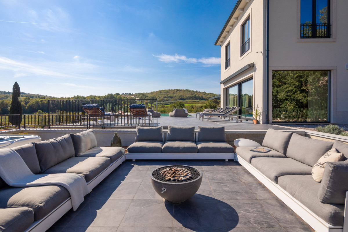 Villa Cypress Hill