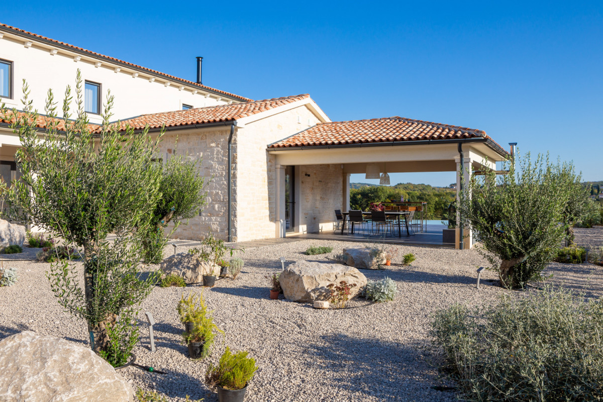 Villa Cypress Hill