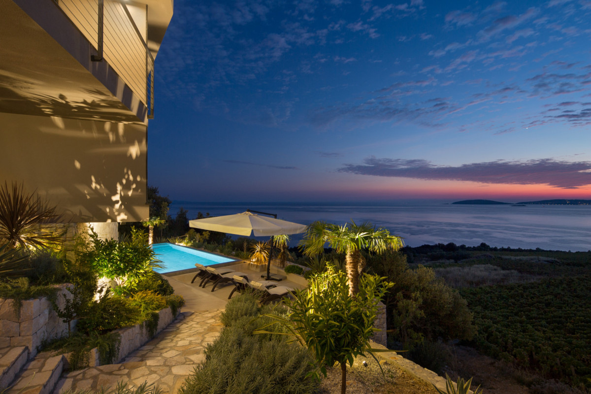 Villa Bevel
