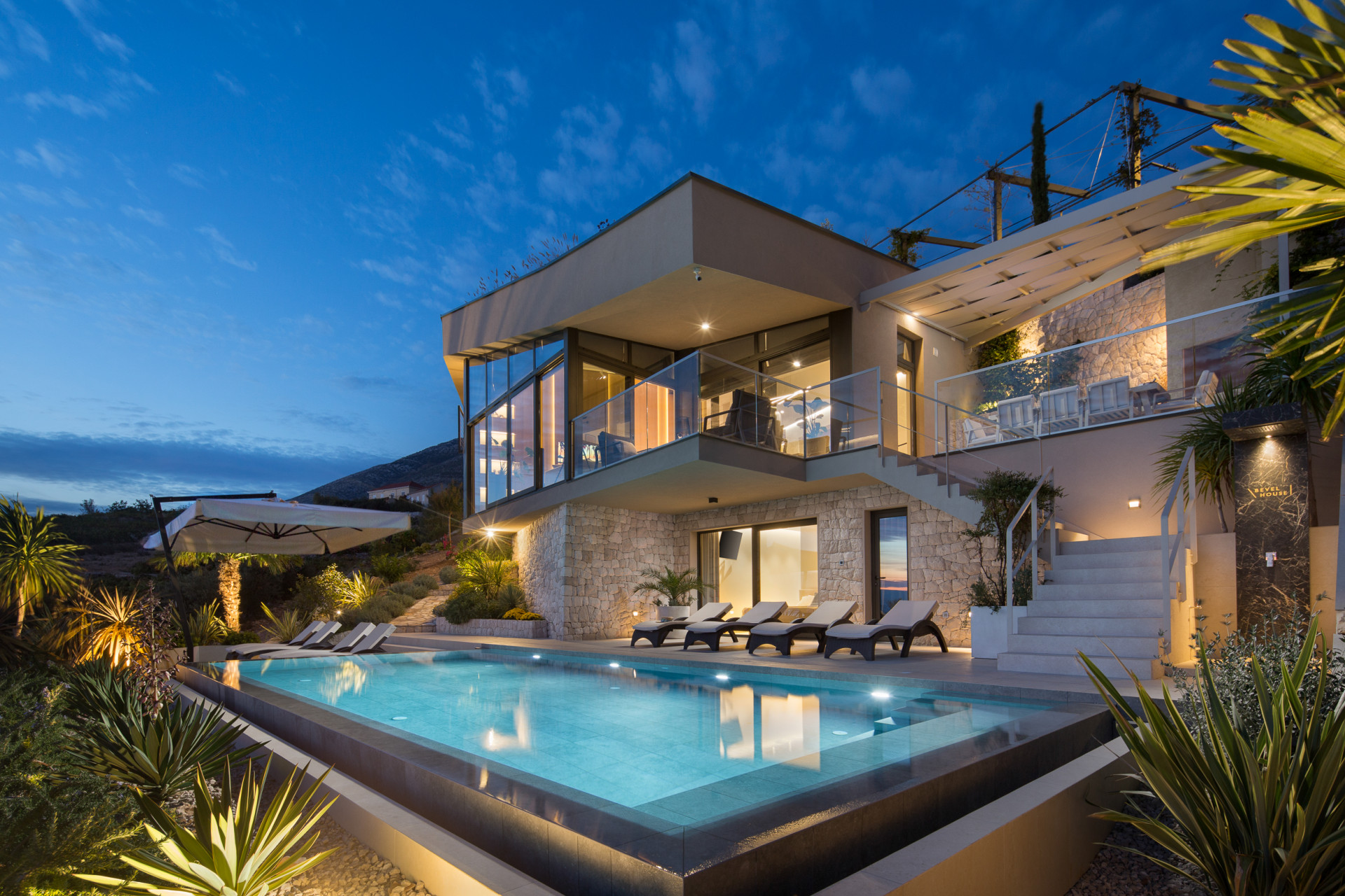 Villa Bevel
