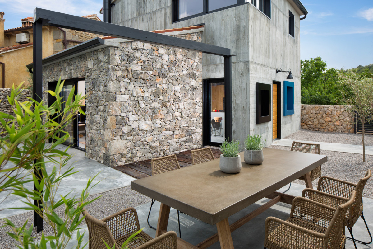 Villa Iron Lady