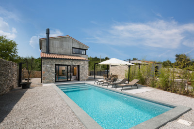 Villa Iron Lady
