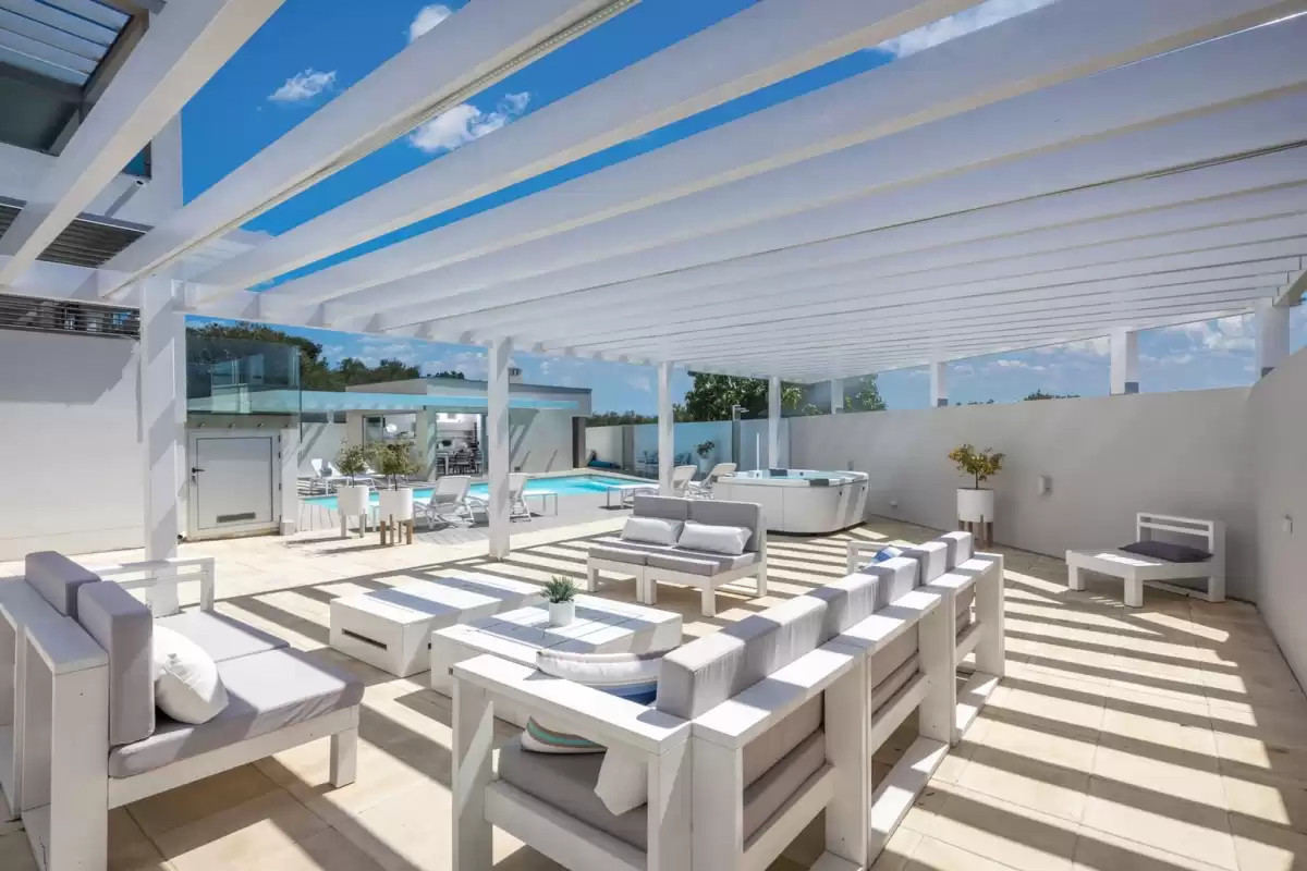 Villa White Garden