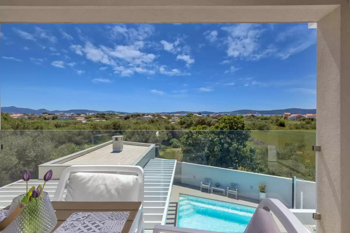 Villa White Garden