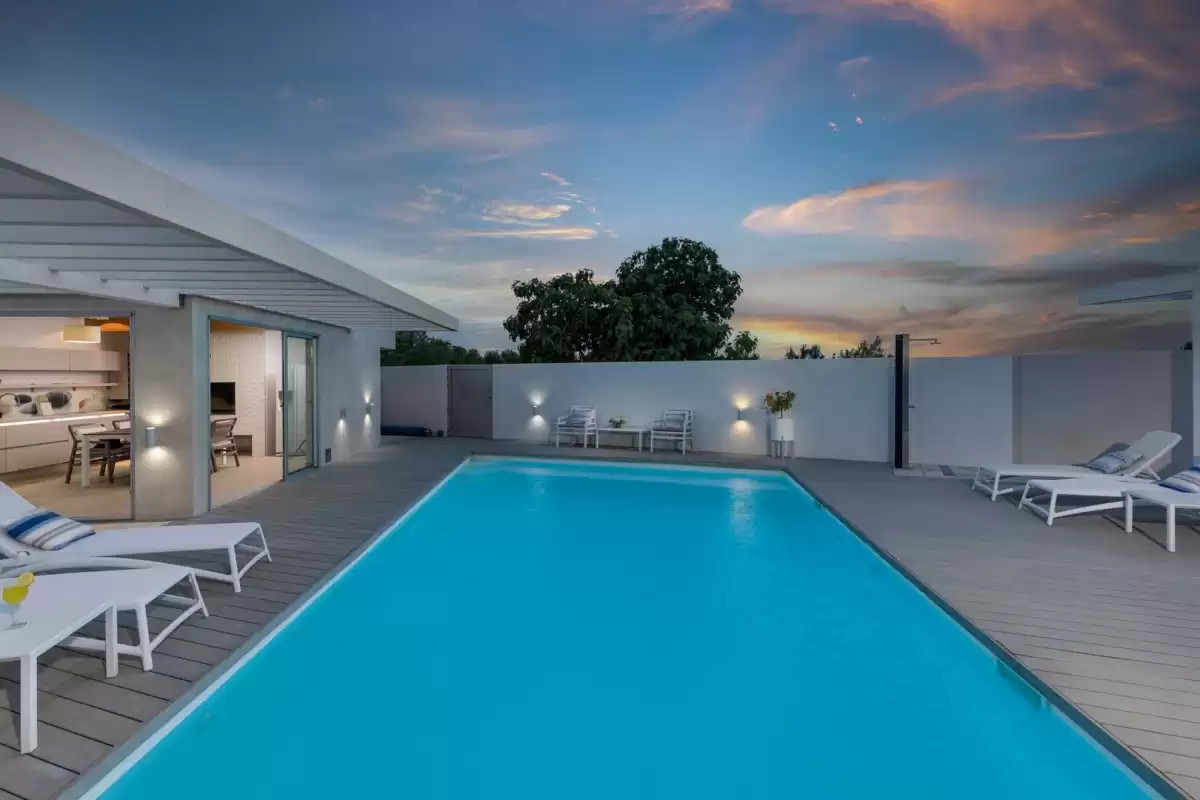 Villa White Garden