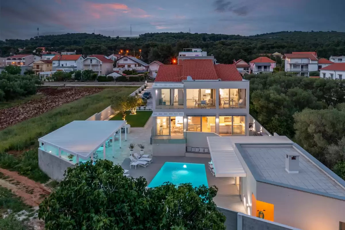 Villa White Garden