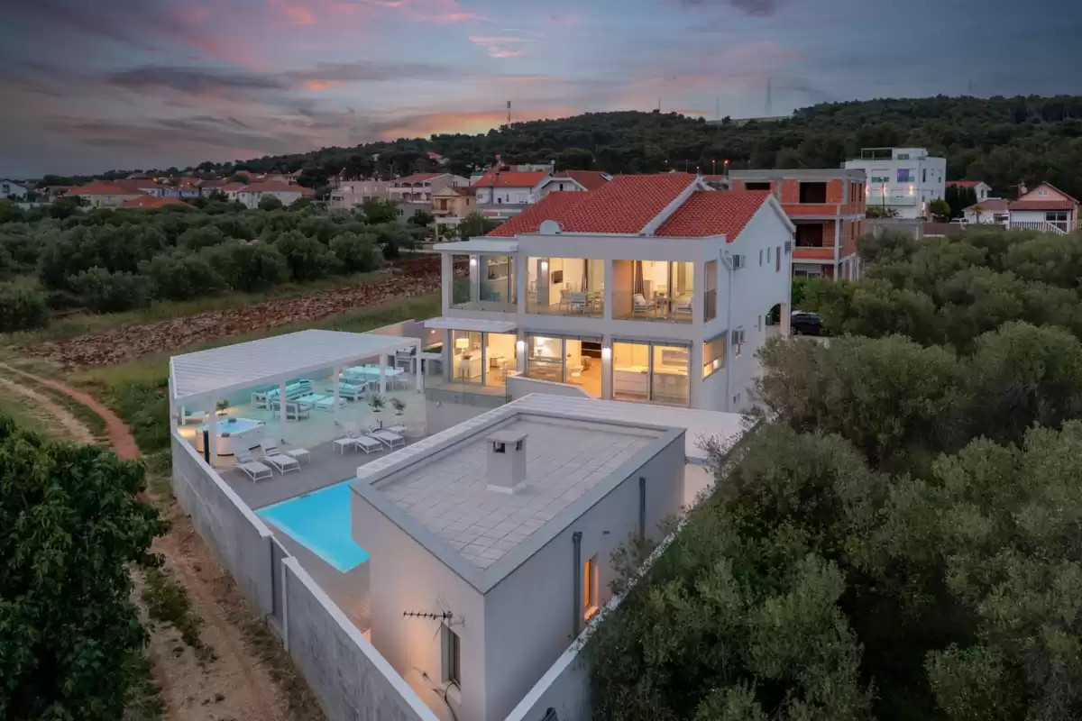Villa White Garden