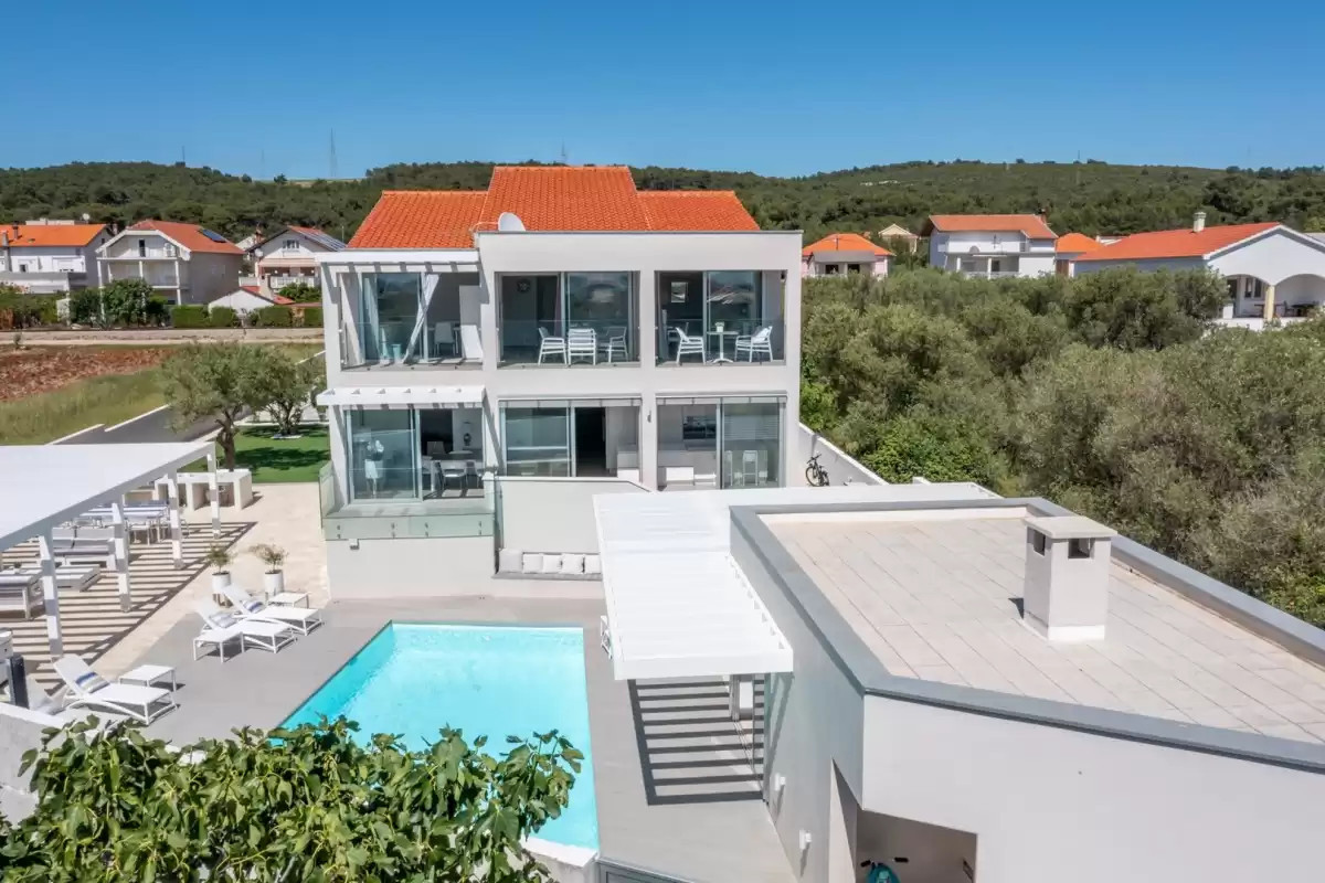 Villa White Garden