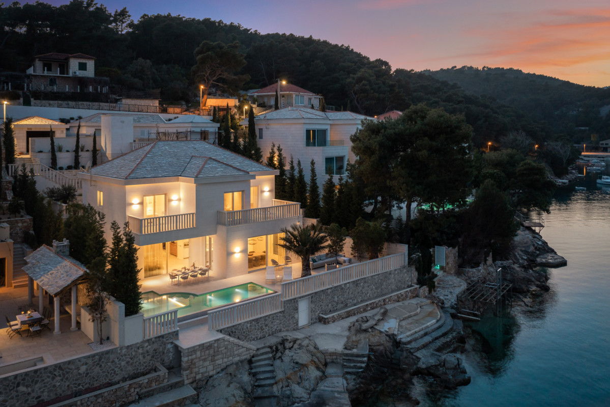Beachfront Villa More on Brac island