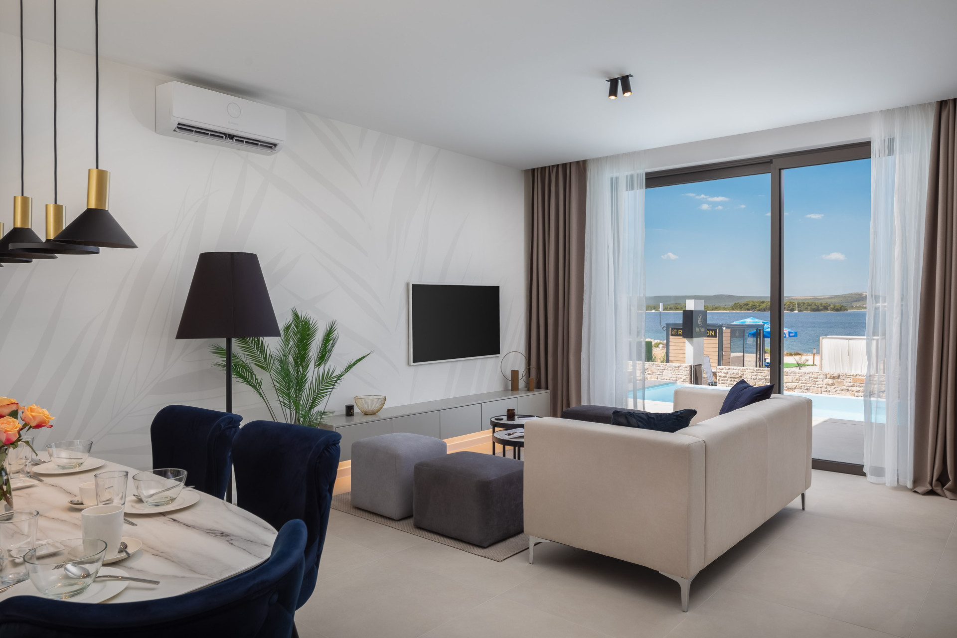 Beachfront Villa Beach