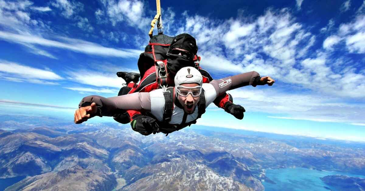 Od visina do horizonta: otkrijte najljepša mjesta za skok s padobranom u Hrvatskoj