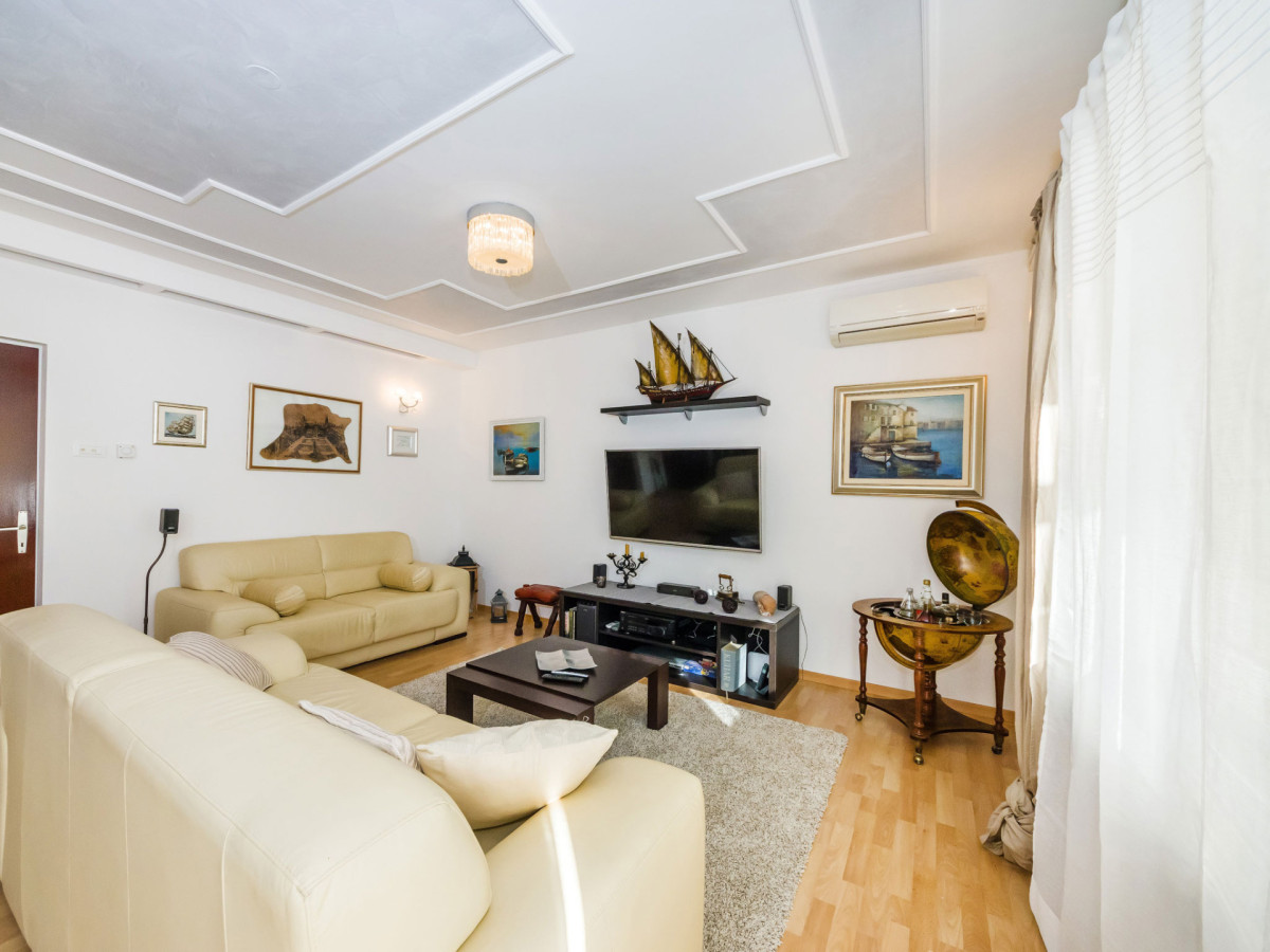 Villa Navis