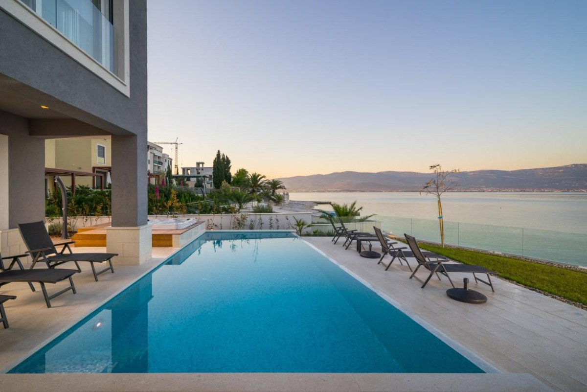 Beachfront villa Spiaggia