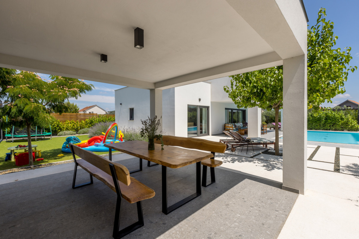 Villa O