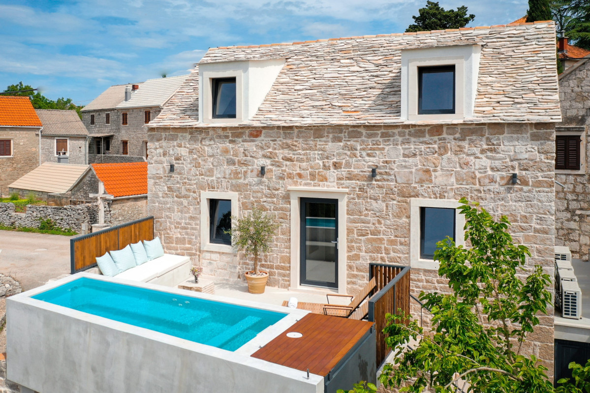 Villa She House