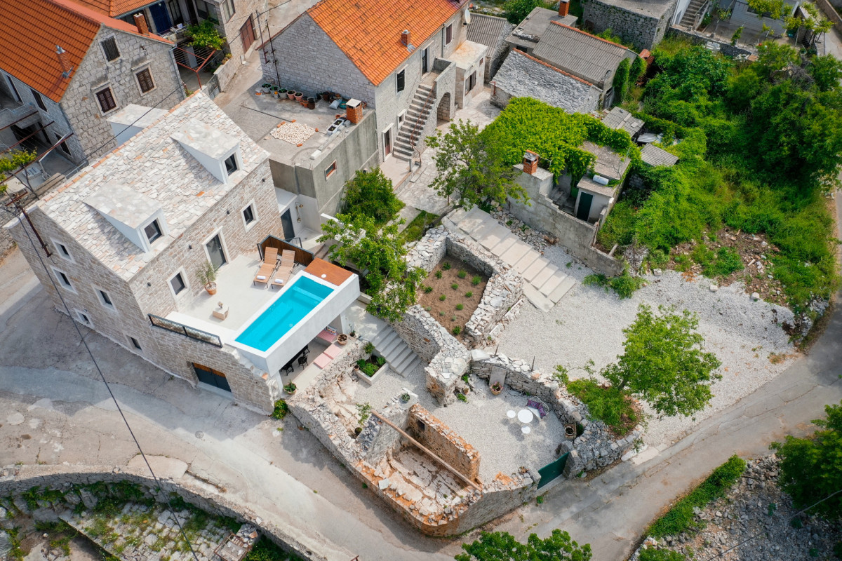Villa She House