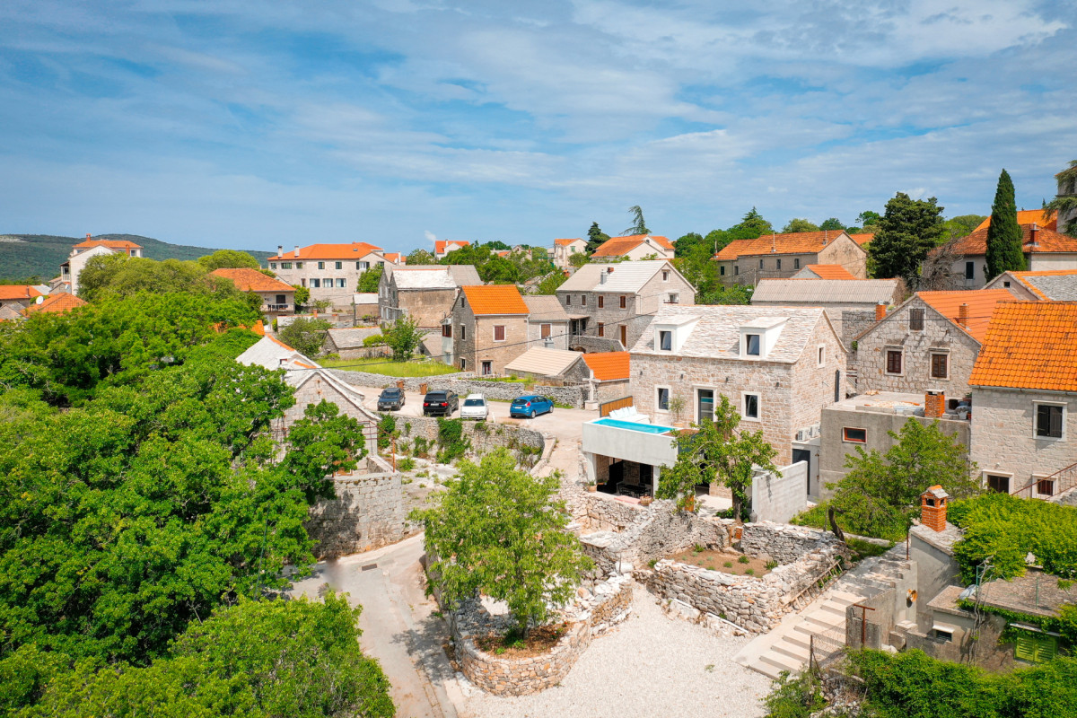 Villa She House