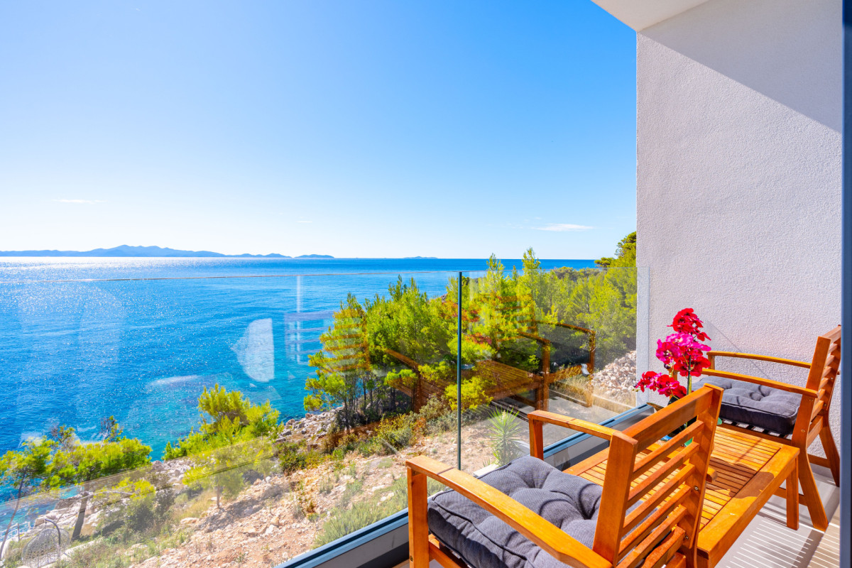 Villa White House