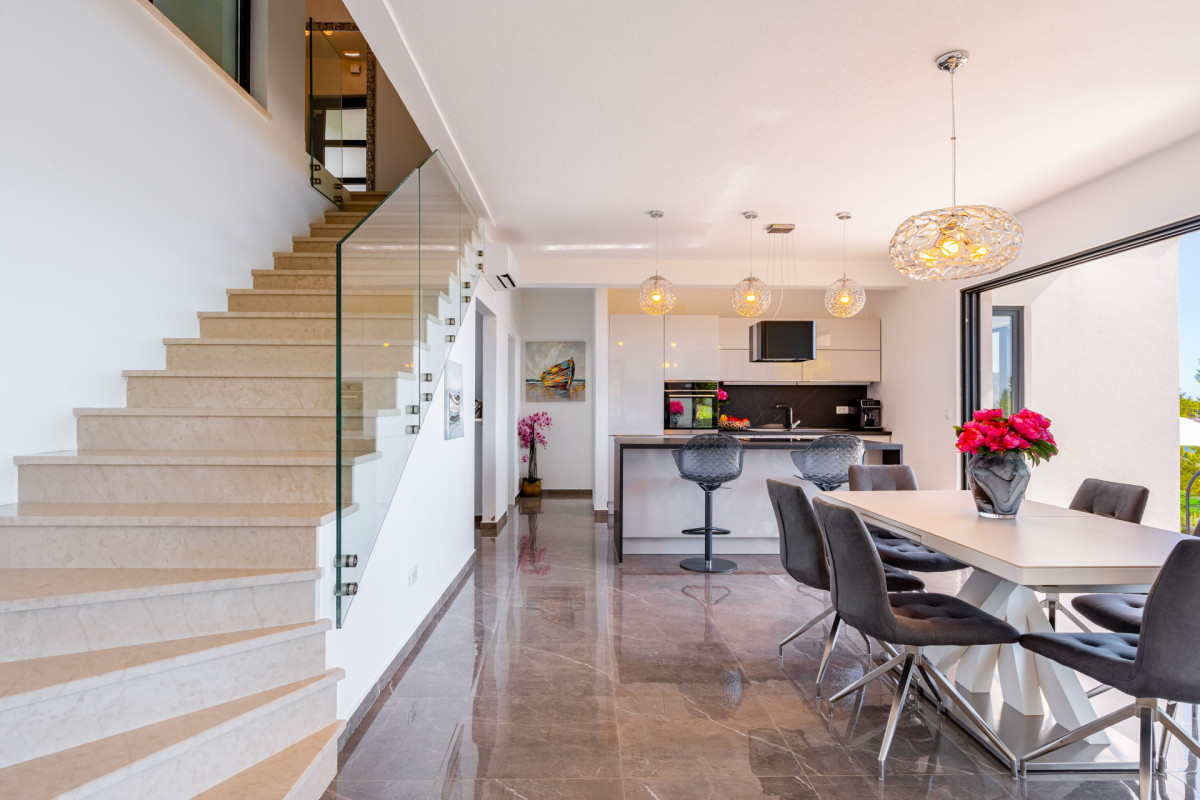 Villa White House