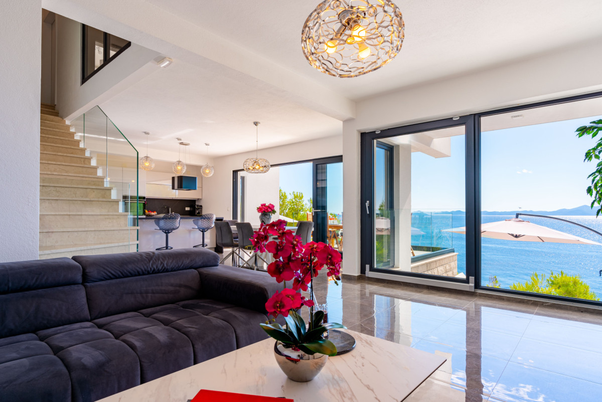Villa White House