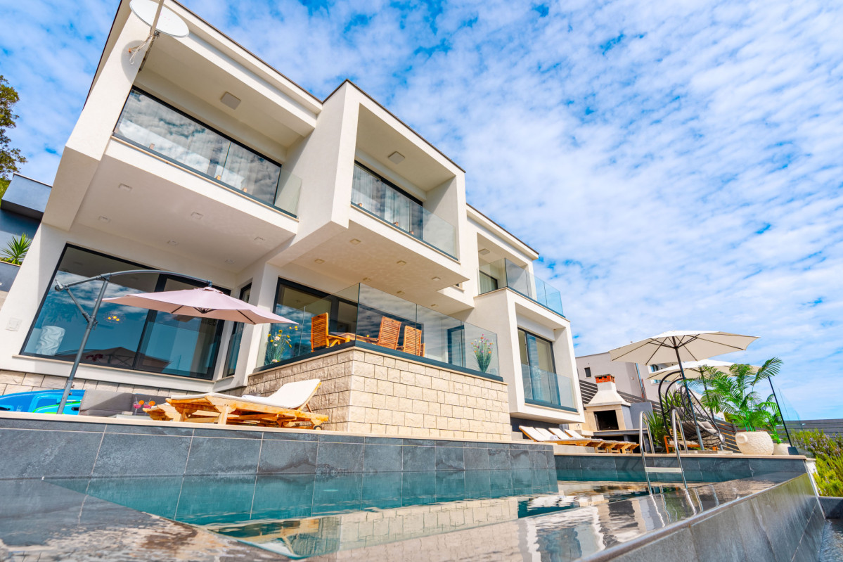 Villa White House