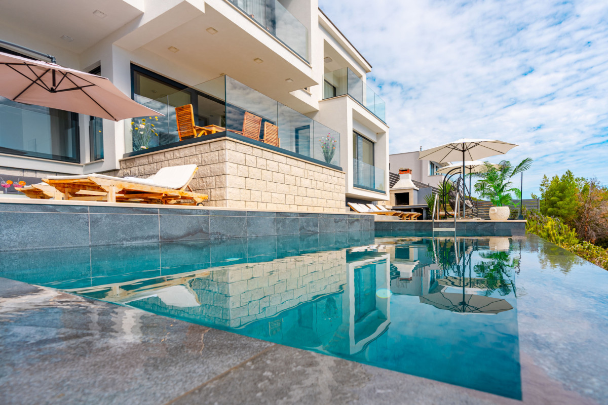 Villa White House