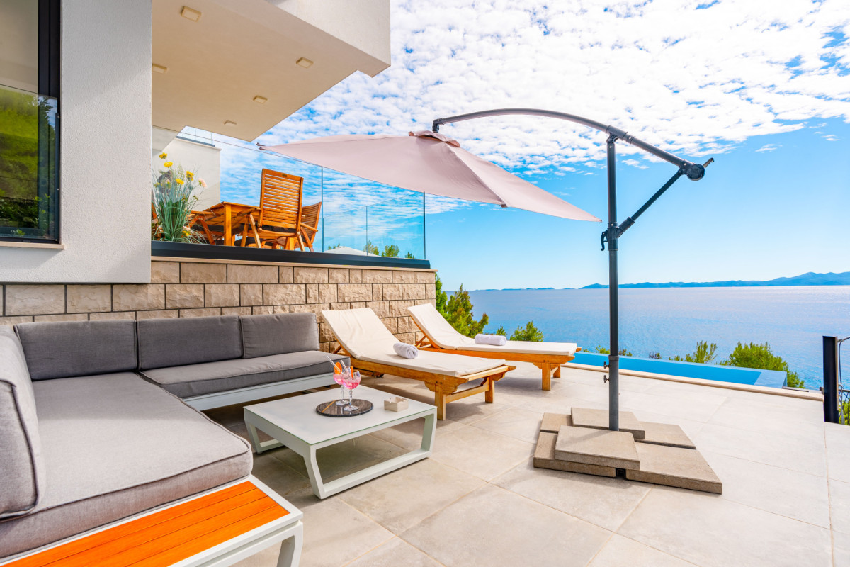 Villa White House
