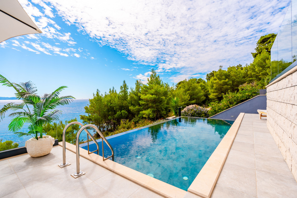 Villa White House