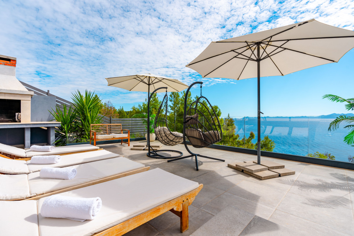 Villa White House