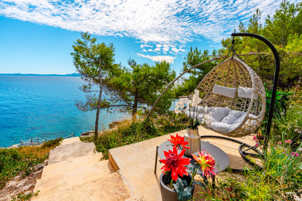 Villa White House