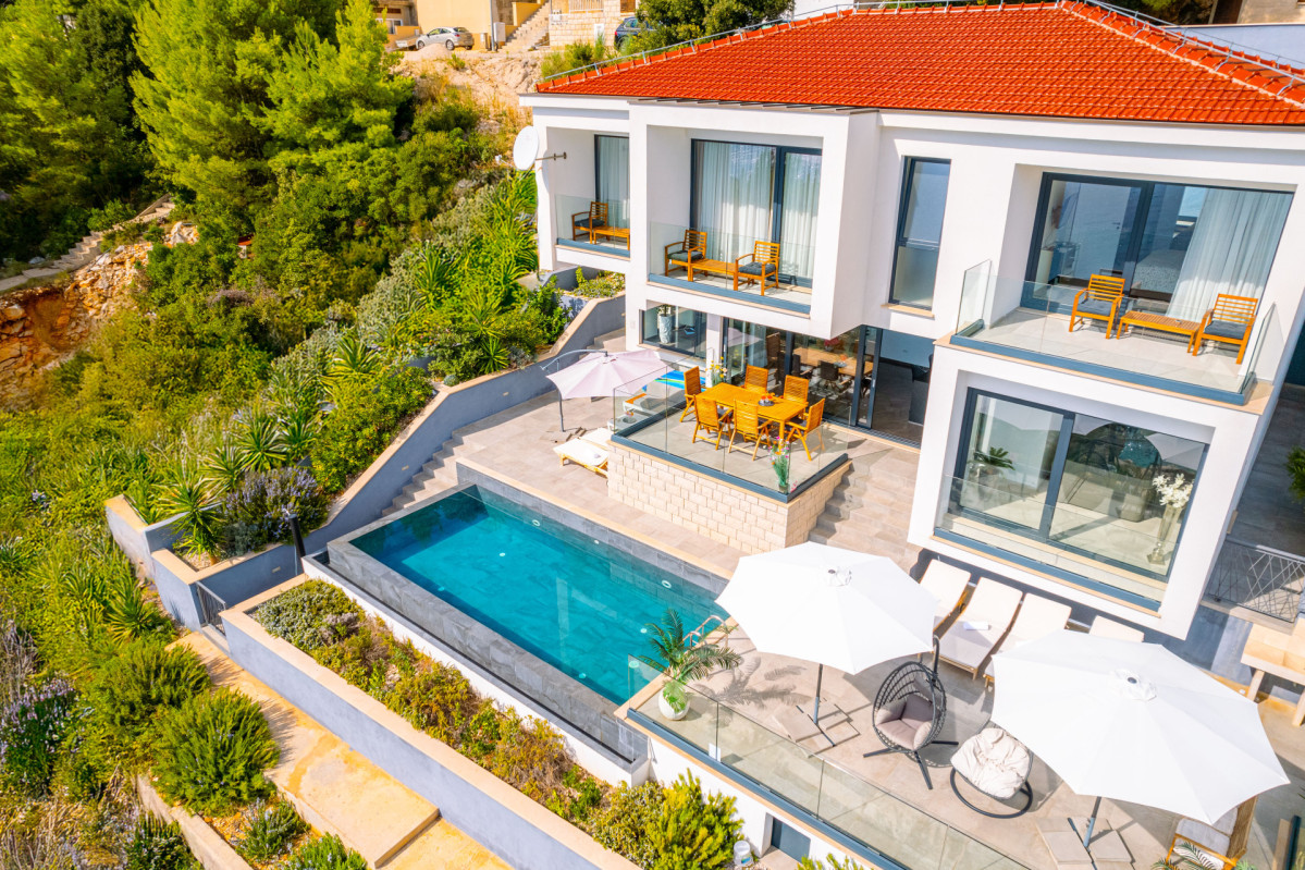 Villa White House