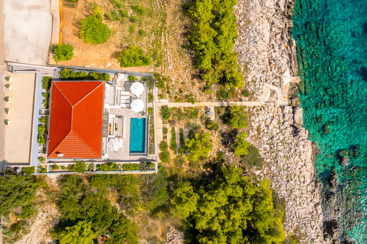 Villa White House