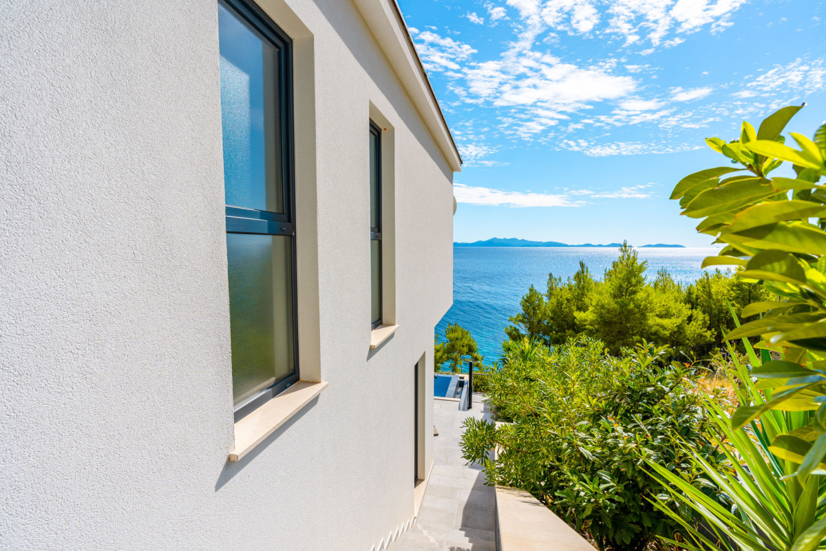 Villa White House