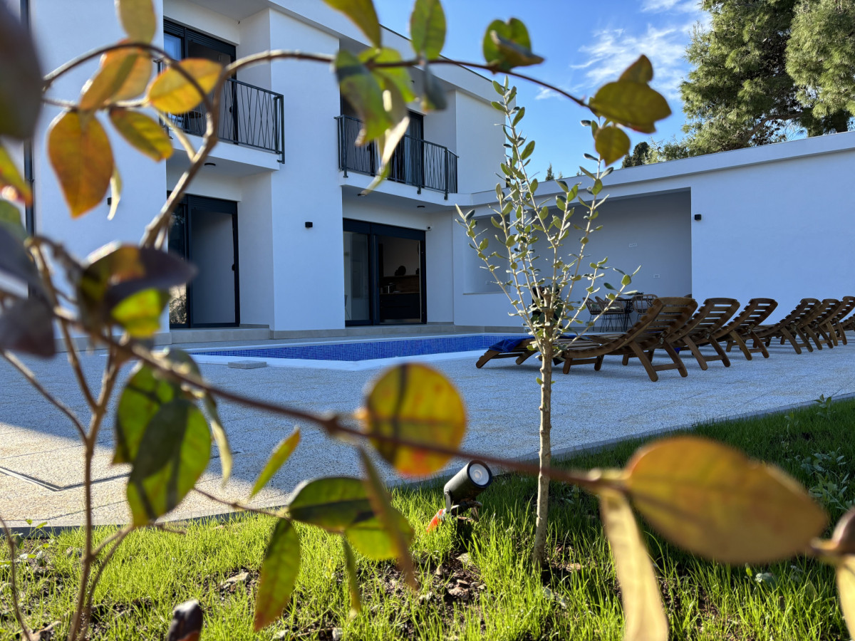 Villa White