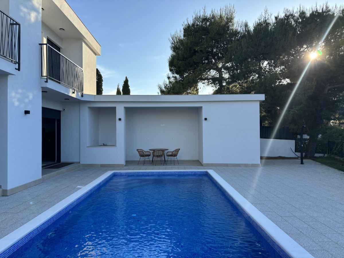 Villa White