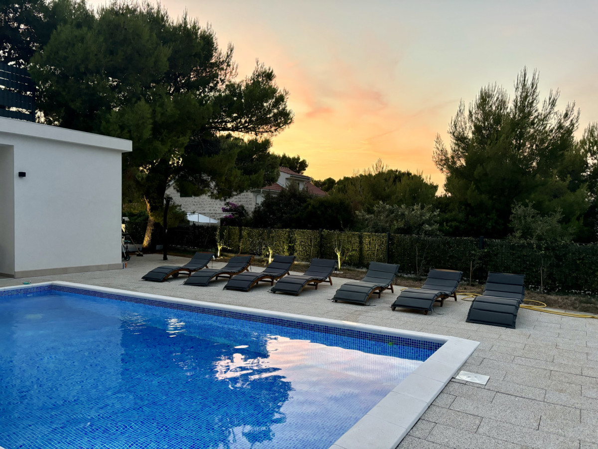 Villa White