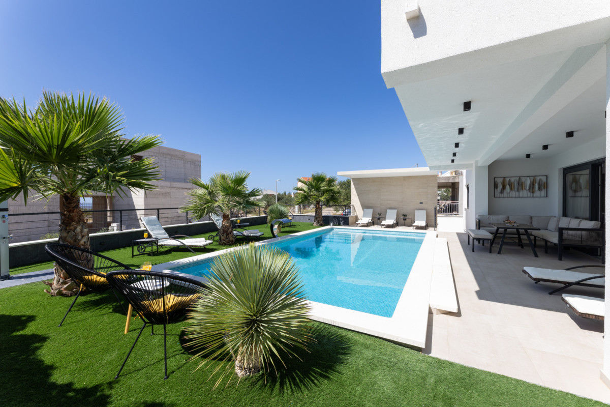 Villa Golden Shine