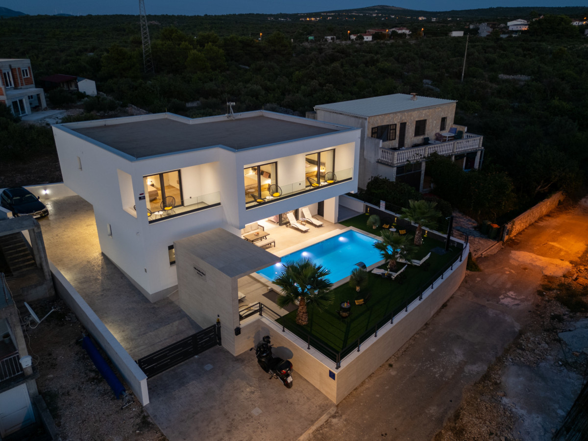 Villa Golden Shine