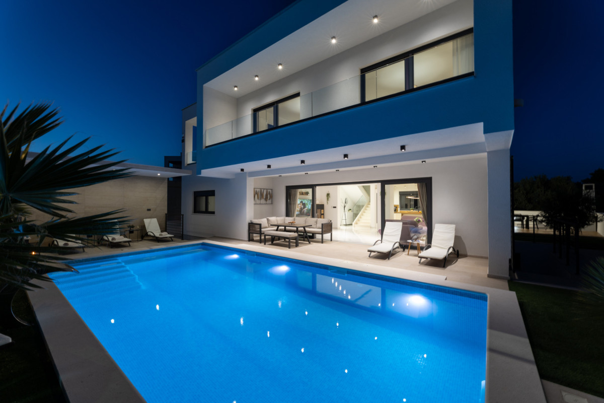 Villa Golden Shine