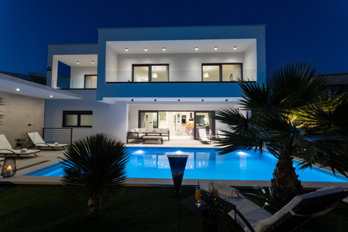 Villa Golden Shine