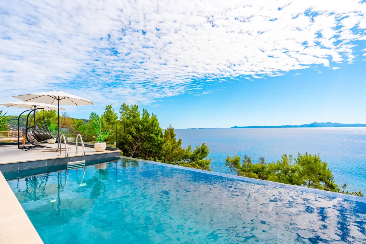 Villa White House